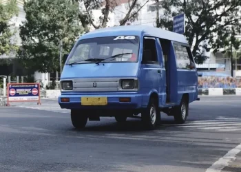 Mobilitas warga menggunakan angkot di Kota Malang. Foto/Pinterest. anggit wedya.