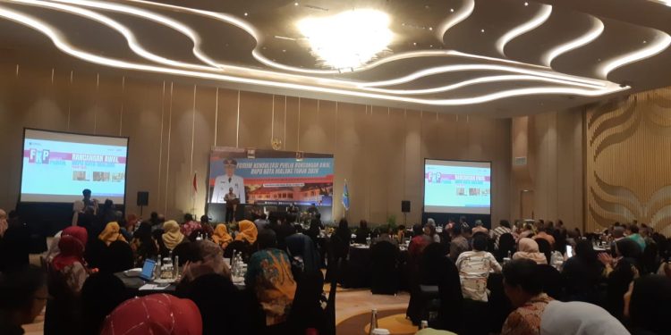 Pj Wali Kota Malang, Iwan Kurniawan dalam pembukaan forum konsultasi publik rancangan awal RKPD Kota Malang 2026. (Foto/M Sholeh)