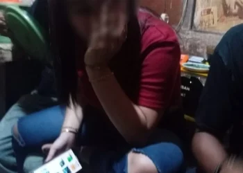 Salah satu pramusaji di Warung Kopi Cetol Gondanglegi, Kabupaten Malang. Foto/dok tim investigasi