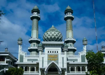 Daya tarik Masjid Agung Jami Malang perpaduan sejarah, keindahan, dan spiritualitas. /Foto: Rafi Hara Jinan Al-Ghazy