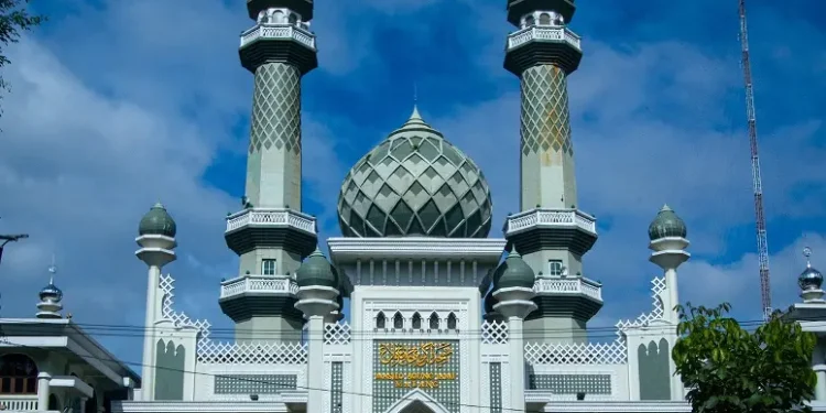 Daya tarik Masjid Agung Jami Malang perpaduan sejarah, keindahan, dan spiritualitas. /Foto: Rafi Hara Jinan Al-Ghazy