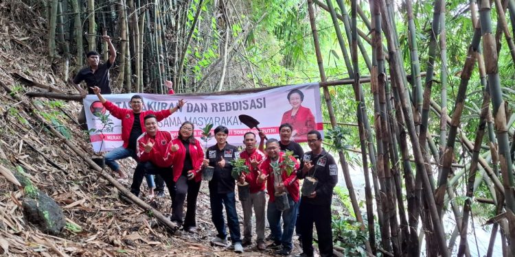 Penanaman pohon oleh Repdem Malang Raya dan Sekawan Andreas. Foto: dok.