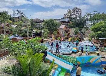 Pesona Lembah Asri Waterpark yang cocok sebagai destinasi wisata bersama keluarga. /Foto: Google Review Lembah Asri Waterpark/Muhammad Sakroni