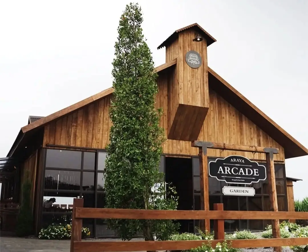 Araya Arcade Garden tawarkan keindahan arsitektur ala pedesaan di Eropa./Foto: Instagram @arayaarcadegarden.id.