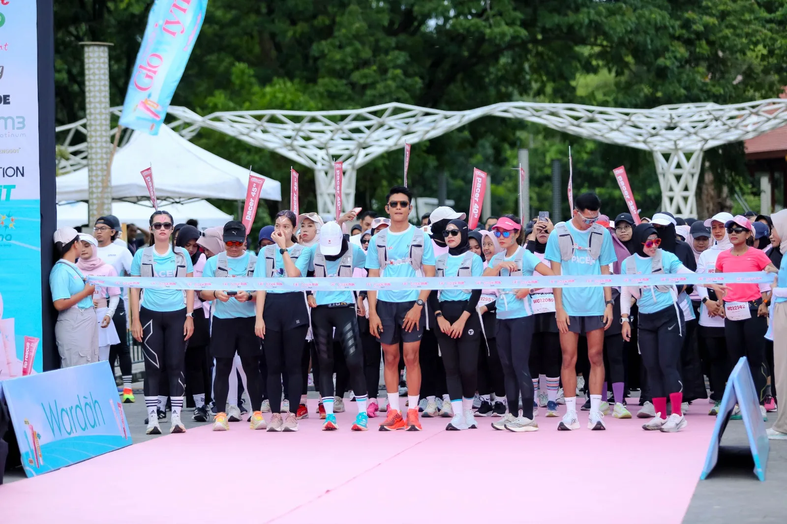 Kemeriahan Glowlympic Run 2025 yang digelar oleh Wardah, bagian dari ParagonCorp. Foto: Dok