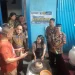 Menkomdigi RI, Meutya Hafid saat mengunjungi Kampung Keramik Dinoyo Kota Malang. (Foto/M Sholeh)