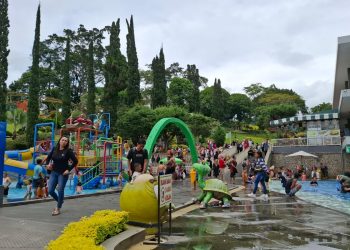 Ilustrasi kunjungan wisata ke salah satu destinasi favorit di Taman Rekreasi Selecta. Foto: Azmy