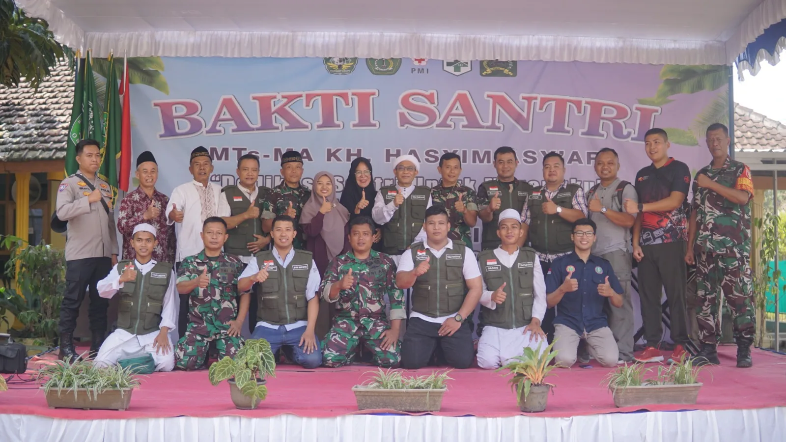 Bakti sosial MTs KH Hasyim Asy'ari bersama Koramil 7 Pakisaji di Desa Sutojayan pada Sabu (18/01/2025). Foto/dok