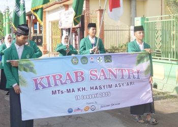 Bakti sosial MTs KH Hasyim Asy'ari bersama Koramil 7 Pakisaji di Desa Sutojayan pada Sabu (18/01/2025). Foto/dok