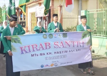 Bakti sosial MTs KH Hasyim Asy'ari bersama Koramil 7 Pakisaji di Desa Sutojayan pada Sabu (18/01/2025). Foto/dok