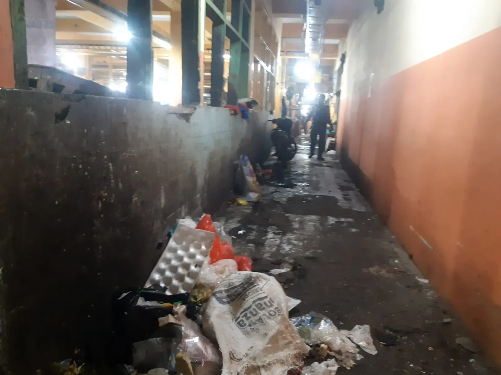 Kondisi Pasar Besar Kota Malang yang dinilai tak layak karena sudah kumuh. (Foto/M Sholeh)