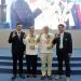 Ketua LP2M UM, Prof. Dr. Markus Diantoro,M.Si (nomor dua dari kiri) menerima penghargaan Anugerah Kinerja Unggul UM 2024./Foto: Dok.UM.