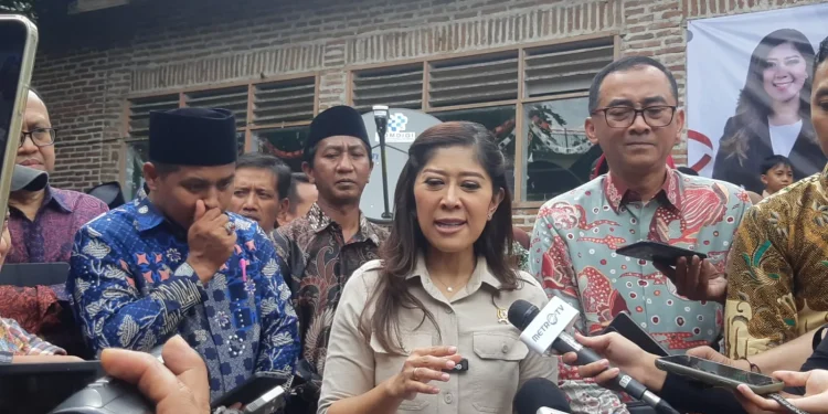 Menteri Komdigi