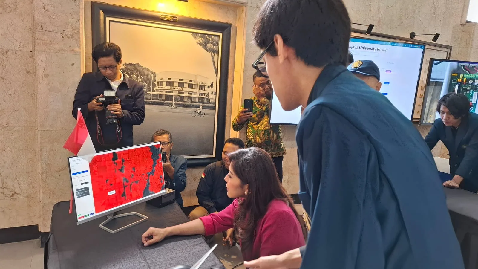 Menteri Komdigi
