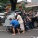Pickup tabrak median jalan