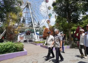 Bianglala alun-alun Kota Batu