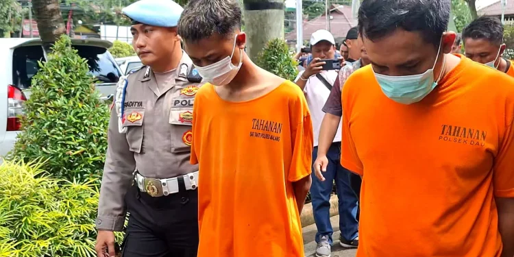 Aniaya dan rampok