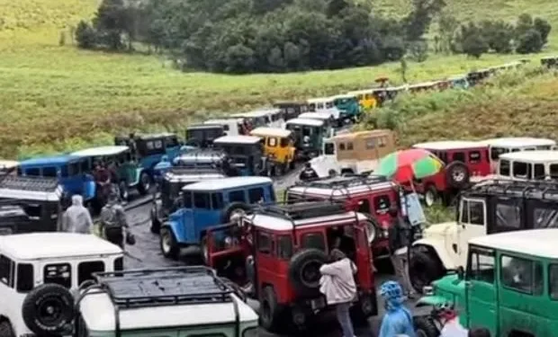 sampah - Sampah Berserakan di Jembatan Gadang, DLH Kota Malang Aktifkan Operasi Penertiban
