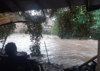 Air Sungai Brantas Meluap