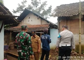 Atap rumah warga rusak akibat angin kencang di Jabung. Foto: BPBD Kabupaten Malang