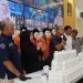 Polisi menunjukkan barang bukti puluhan ribu pil dobel L alias pil koplo dan sabu milik pemuda asal Desa Bulukerto Kota Batu. Foto: Azmy