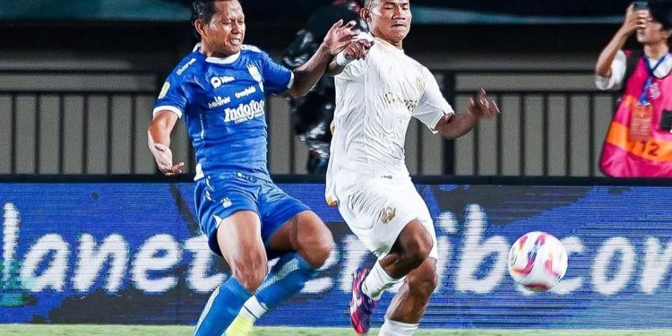 Duel seru tersaji di pekan ke-20 BRI Liga 1 2024/2025, Arema FC vs Persib Bandung sore ini. /Foto: Instagram @aremafcofficial.
