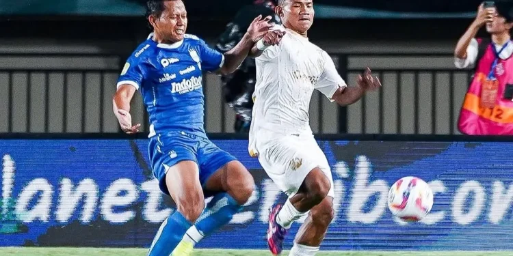 Duel seru tersaji di pekan ke-20 BRI Liga 1 2024/2025, Arema FC vs Persib Bandung sore ini. /Foto: Instagram @aremafcofficial.