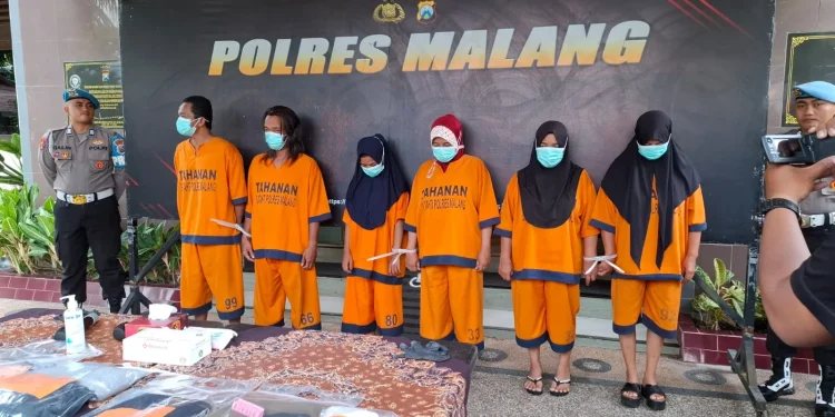 Enam pemilik Warung Kopi Cetol ditetapkan sebagai tersangka. Foto: Aisyah Nawangsari Putri