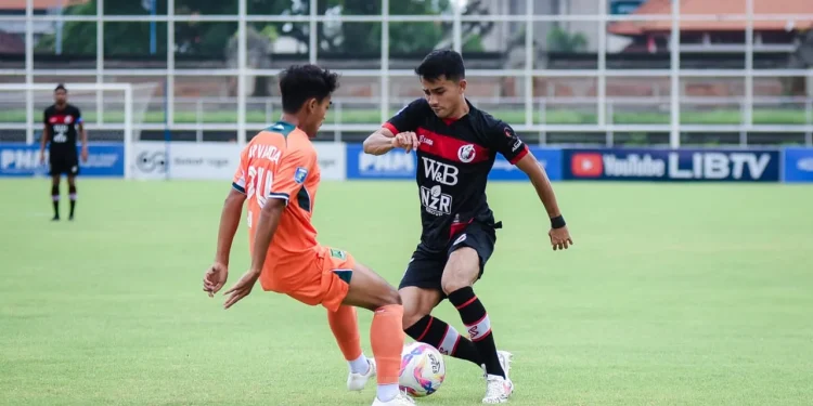 NZR Sumbersari berhadapan dengan Waanal Brothers FC dalam lanjutan Grup B PNM Liga Nusantara 2024/2025, Jumat (3/1/2025). /Foto: Media Officer NZR Sumbersari.
