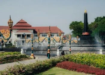 Alun-Alun Tugu Kota Malang sebagai ilustrasi misteri nama Kota Malang. Foto/Pinterest.