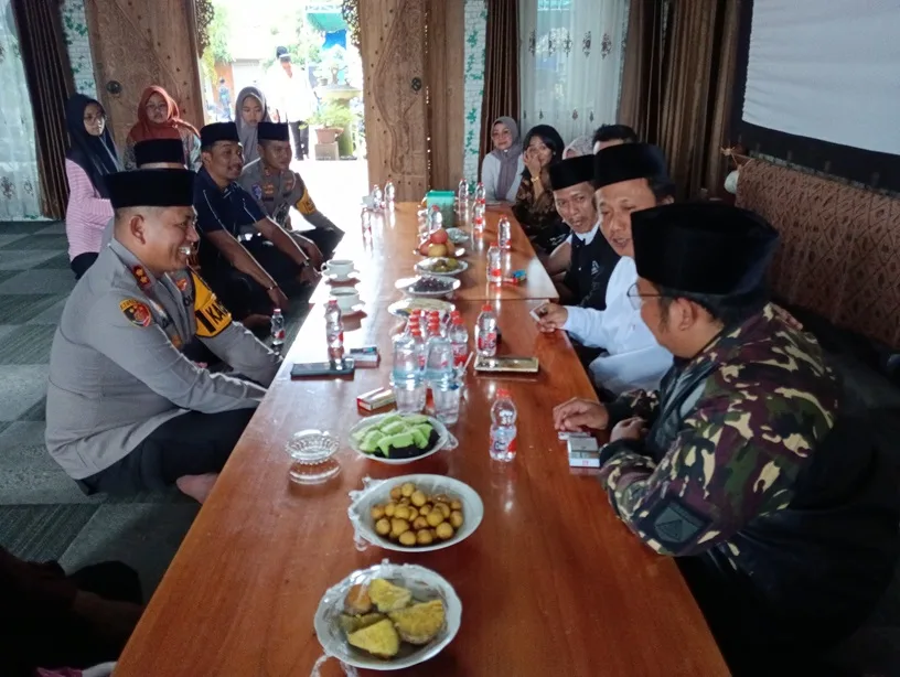 Kapolres Malang AKBP Danang Setiyo kunjungi pesantren Rakyat. Foto/dok