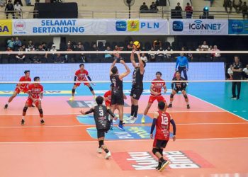 Pertandingan LavAni vs Garuda Jaya di GOR Ken Arok Kota Malang. (Foto/M Sholeh)