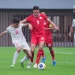 Penyerang Timnas Indonesia U20, Jens Raven berusaha melewati penjagaan pemain Iran di laga perdana Grup C Piala Asia U20 2025. /Foto: Dok.PSSI