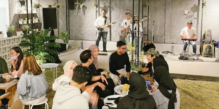 Rekomendasi cafe dengan live music di Malang. /Foto: Instagram @kopidarihati.sudimoro