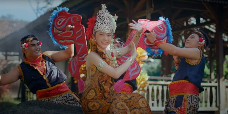 Potret Tari Mutiara Nusantara (Foto: channel youtube Rivia Laksita)
