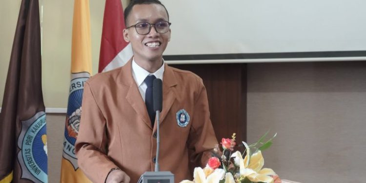 Lulusan terbaik Fakultas Peternakan Unikama, Diva Cahyo berbagi pesan penting di acara yudisium. /Foto: Dok.Unikama