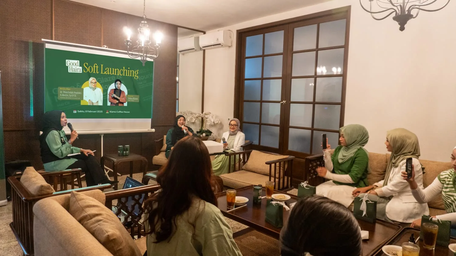 Peluncuran GoodHaira Glaze & Nourish Hair Oil di Kismo Cafe, Malang, Sabtu (8/2/2025). Foto/dok