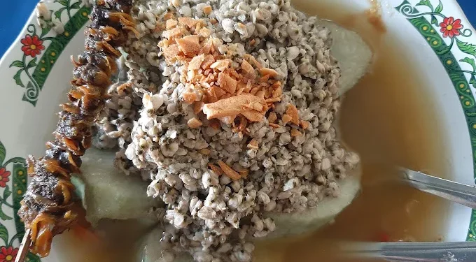 Rekomendasi warung Lontong Kupang di Malang yang terkenal dengan cita rasa gurih dan juga nikmat. /Foto: Google Review Kupang Kraton H.Yanto/Nur Yuliani Elfandari
