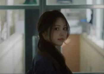 Carmen berhasil debut bersama Hearts2hearts di bawah naungan SM Entertainment. (Foto: Youtube/SMTOWN)
