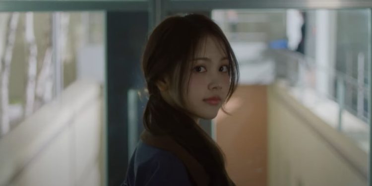 Carmen berhasil debut bersama Hearts2hearts di bawah naungan SM Entertainment. (Foto: Youtube/SMTOWN)