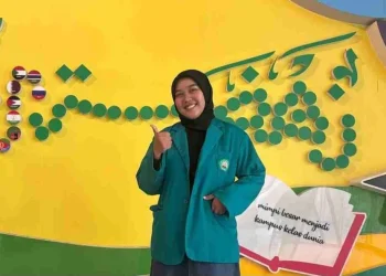 Su'da Huwayda, lulusan terbaik Unisma periode 75 di tahun 2025 yang juga nyambi jadi shadow teacher ABK. Foto: Azmy