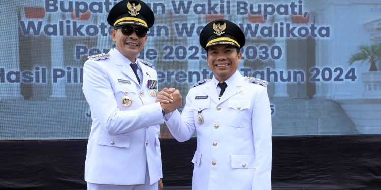 Wahyu Hidayat dan Ali Muthohirin resmi menjadi Wali Kota dan Wakil Wali Kota Malang. (Foto/dok. Prokopim Setda Kota Malang)