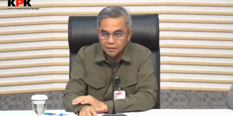 Ketua KPK RI, Setyo Budiyanto memberikan keterangan pers terkait penahanan Sekjen PDIP, Hasto Kristiyanto atas kasus penyuapan dan perintangan penyidikan. /Foto: Tangkapan layar media sosial X, @KPK_RI.