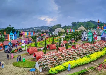 Daftar wahana dan harga tiket masuk Santerra de Laponte Malang./Foto: Google Review Santerra de Laponte/Embun Jiwa.