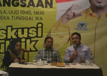 Anggota DPR RI, Ahmad Irawan saat mengisi diskusi publik di Kota Malang. (Foto/M Sholeh)