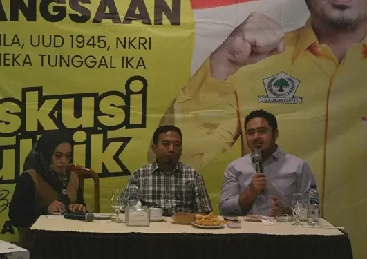 Anggota DPR RI, Ahmad Irawan saat mengisi diskusi publik di Kota Malang. (Foto/M Sholeh)