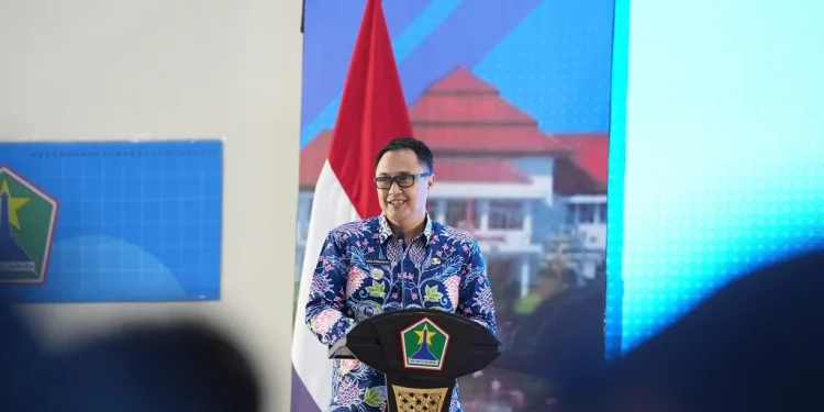 Pj Wali Kota Malang, Iwan Kurniawan mengapresiasi seluruh ASN saat dalam rakor evaluasi kinerja efektivitas penyelengaraan pemerintahan (dok. Prokopim Setda Kota Malang)