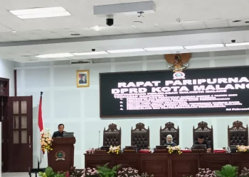 Wakil Wali Kota Malang, Ali Muthohirin memaparkan Penjelasan Wali Kota Malang terhadap 4 Ranperda. (Foto/M Sholeh)