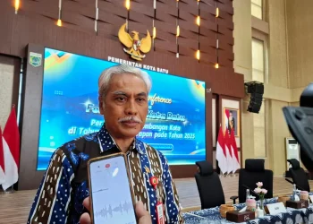 Kepala Dinas Pendidikan Kota Batu M. Chori, saat menjelaskan soal sistem PPDB Baru. Foto: Azmy
