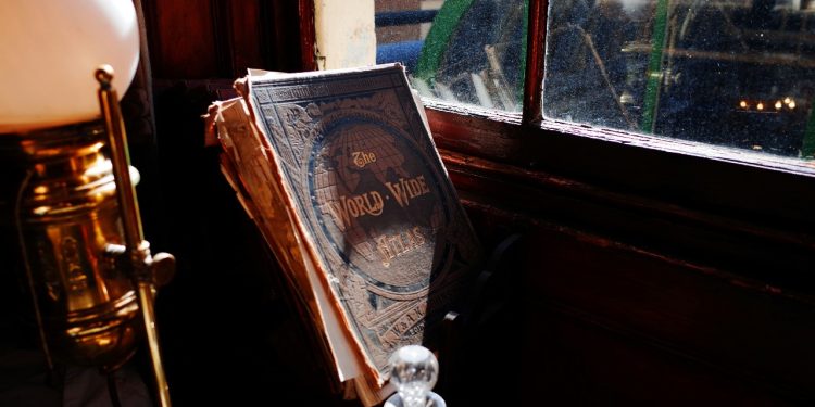 Ilustrasi buku detektif. (Foto: pinterest.com/cypressskeleton)